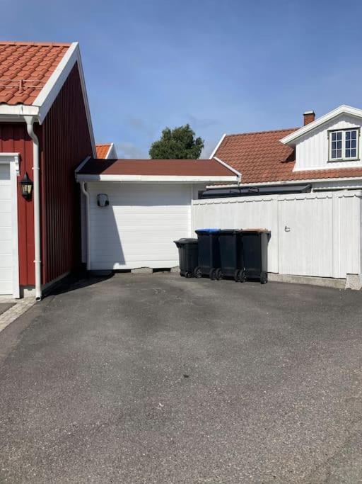 Idyllisk Lite Anneks Med Enestaende Uteplass Larvik Dış mekan fotoğraf