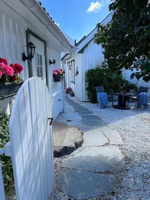 Idyllisk Lite Anneks Med Enestaende Uteplass Larvik Dış mekan fotoğraf