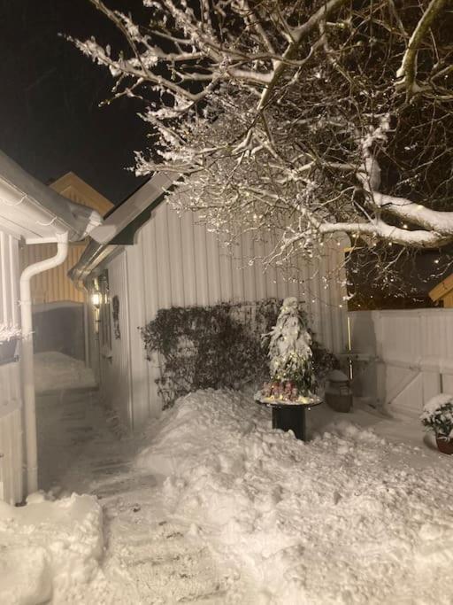 Idyllisk Lite Anneks Med Enestaende Uteplass Larvik Dış mekan fotoğraf