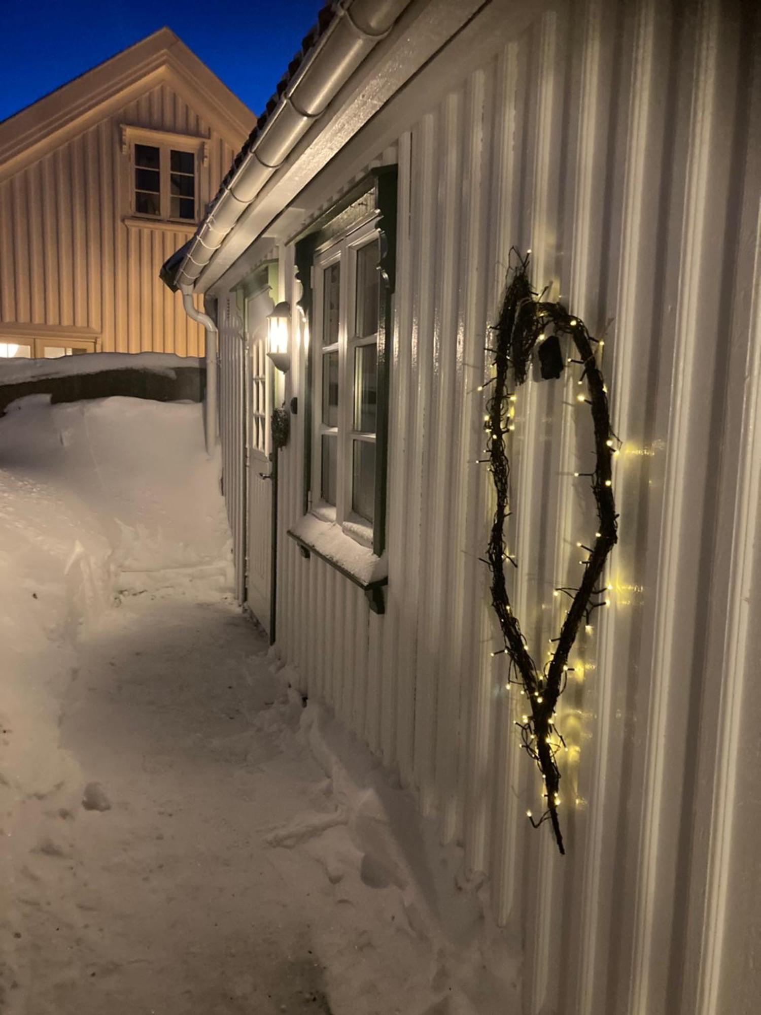 Idyllisk Lite Anneks Med Enestaende Uteplass Larvik Dış mekan fotoğraf