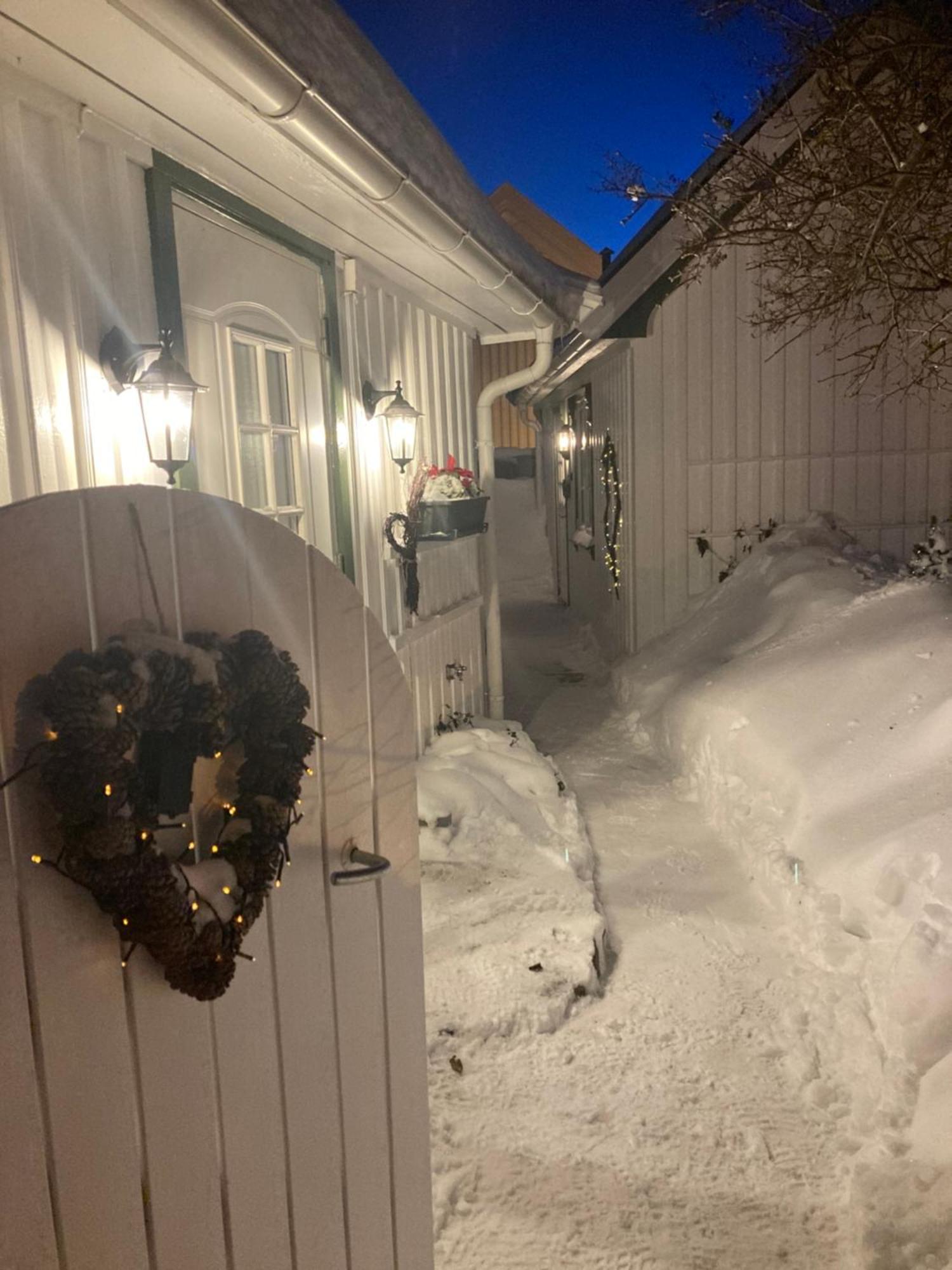 Idyllisk Lite Anneks Med Enestaende Uteplass Larvik Dış mekan fotoğraf